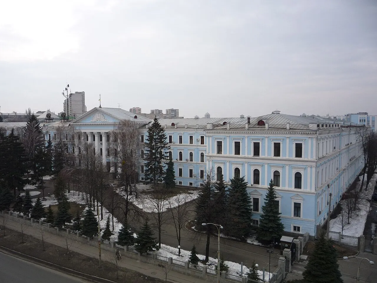 Het gebouw van het Ukraïense ministerie van Defensie in Kyiv, de instantie die reageert op de Russische drone-aanvallen.