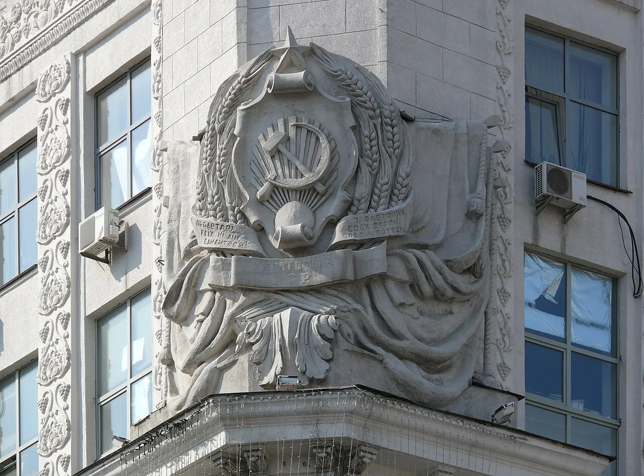Het stadhuis van Charkov, de stad die naast het dorp Lymanivka in de bredere regio werd getroffen door droneaanvallen