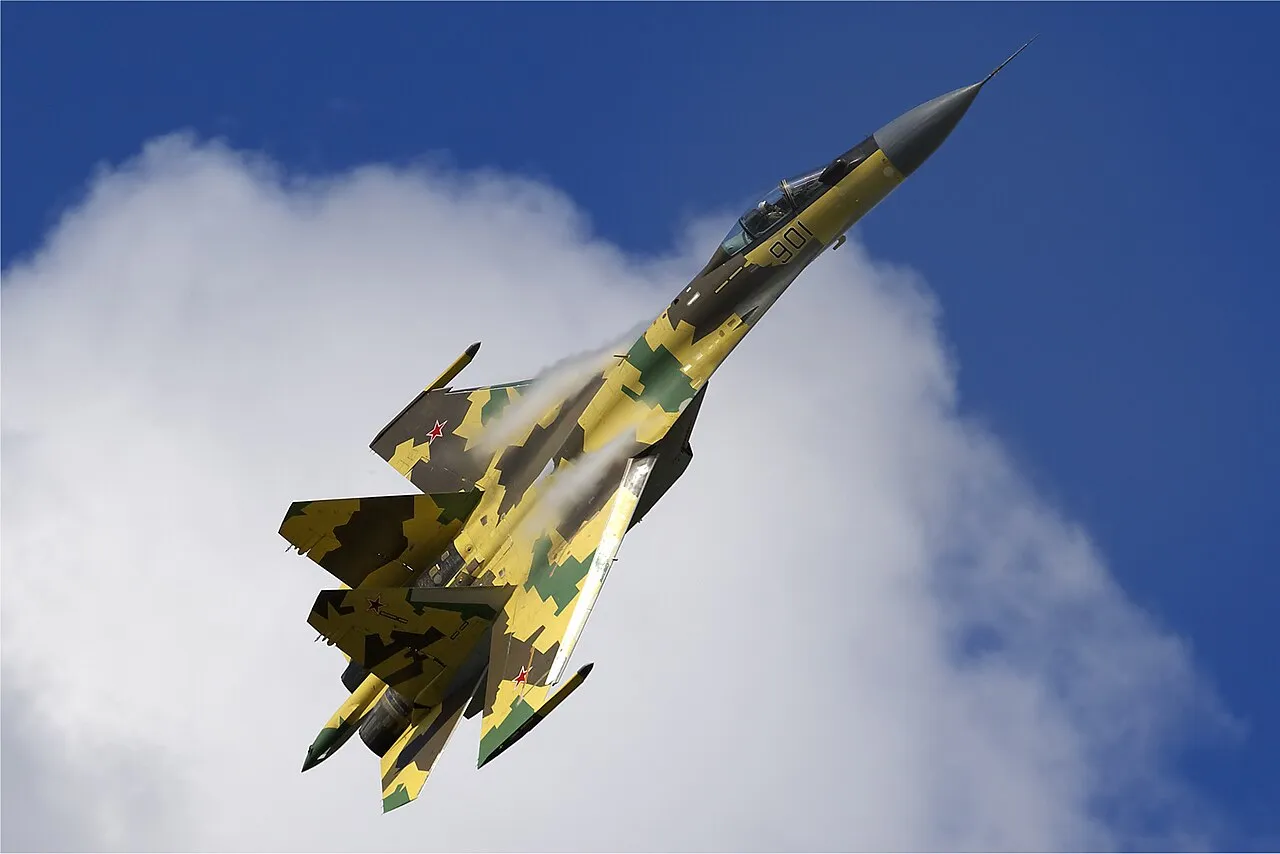 Een Russische Soechoj Su-35-gevechtsvliegtuig, het type toestel dat volgens de berichtgeving bij de droneaanval beschadigd raakte.